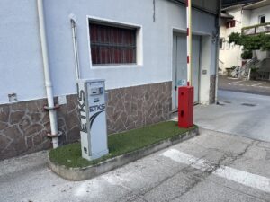 Colonnina ingresso
